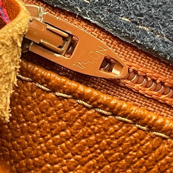 Dooney and Bourke awl Multi color leather saddle bag Crossbody - Picture 13 of 16